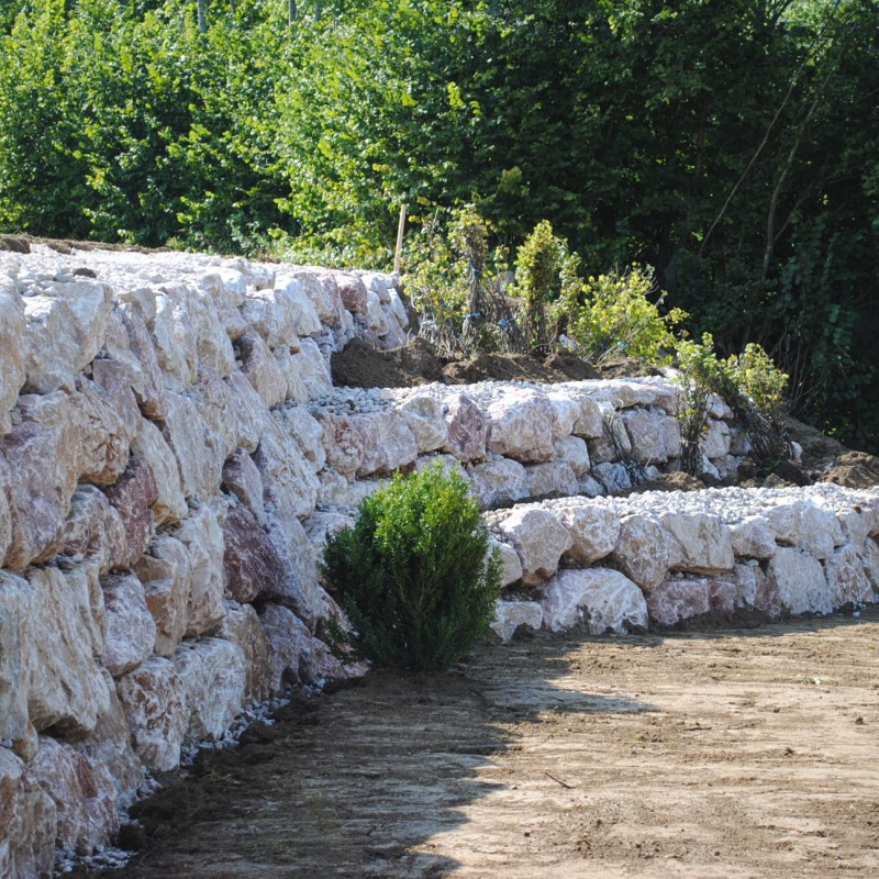 Steinmauer aus Wurfsteinen
